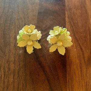 Vintage Yellow Floral Pearl clip on ear rings